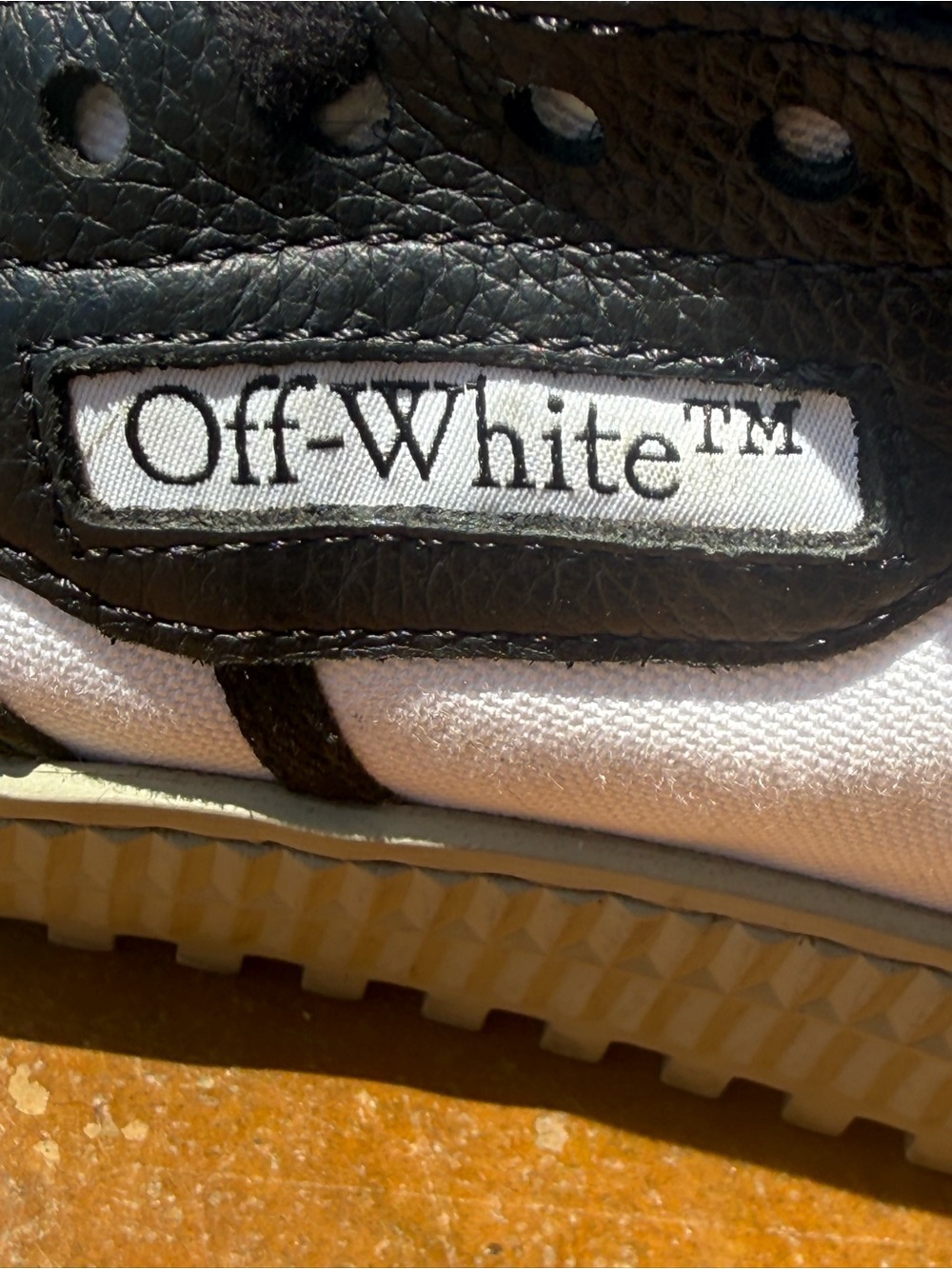 Off-White Black and White size 39